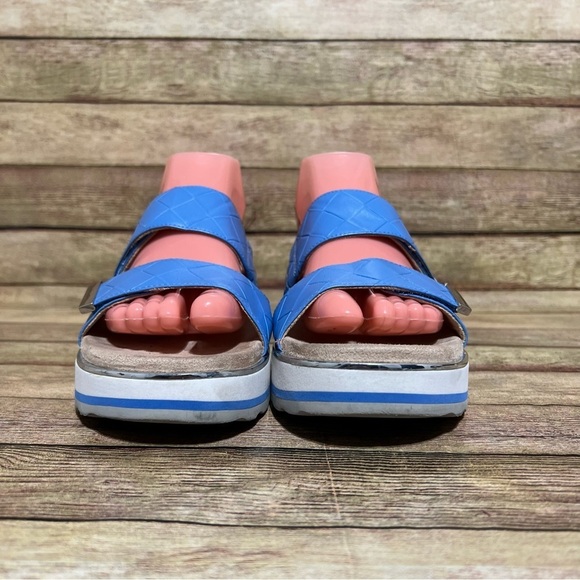 Vionic Women's Blue and Tan Sandals - Picture 5 of 9